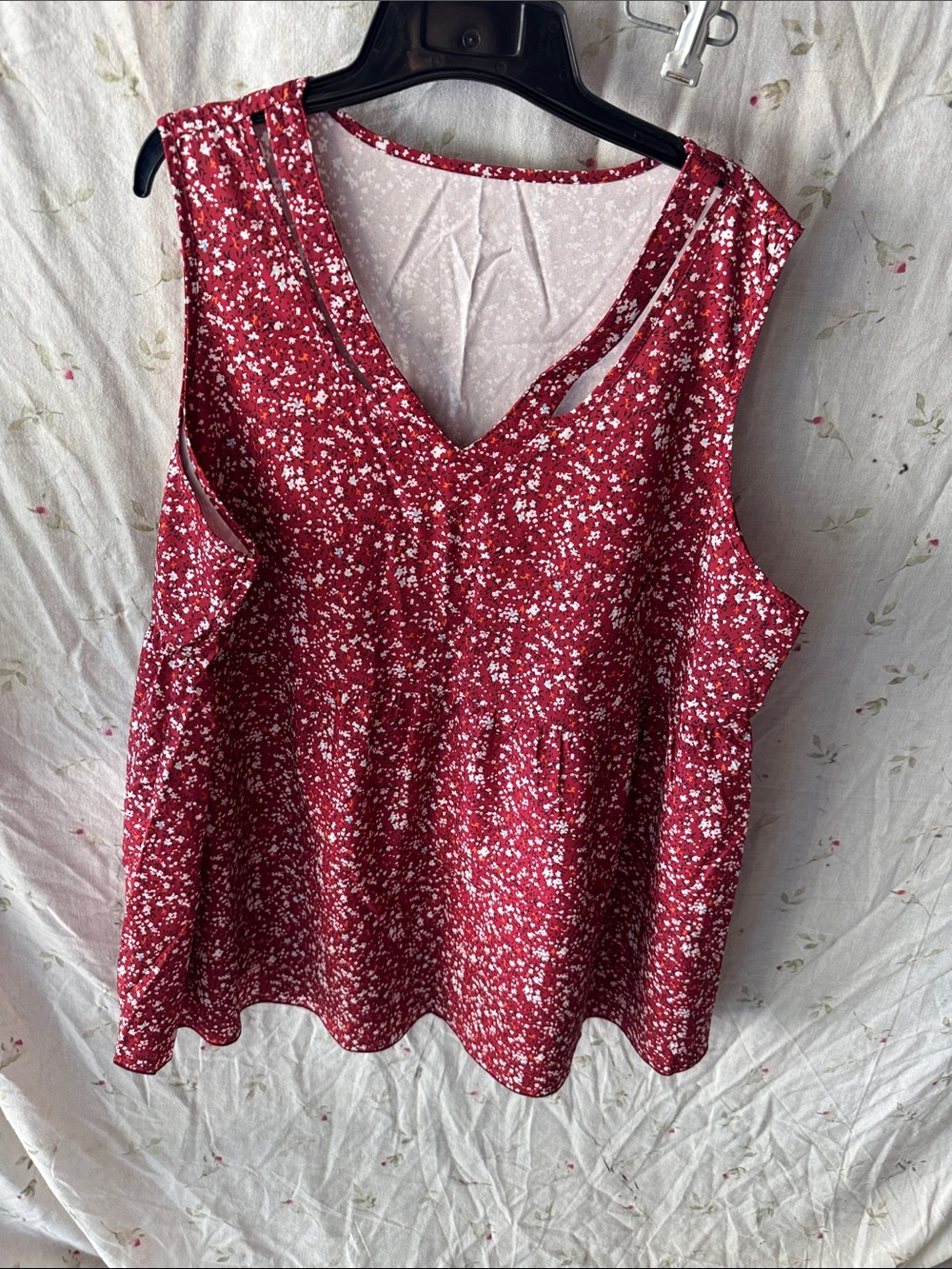 Sleeveless V-Neck Floral Tank Top - Red